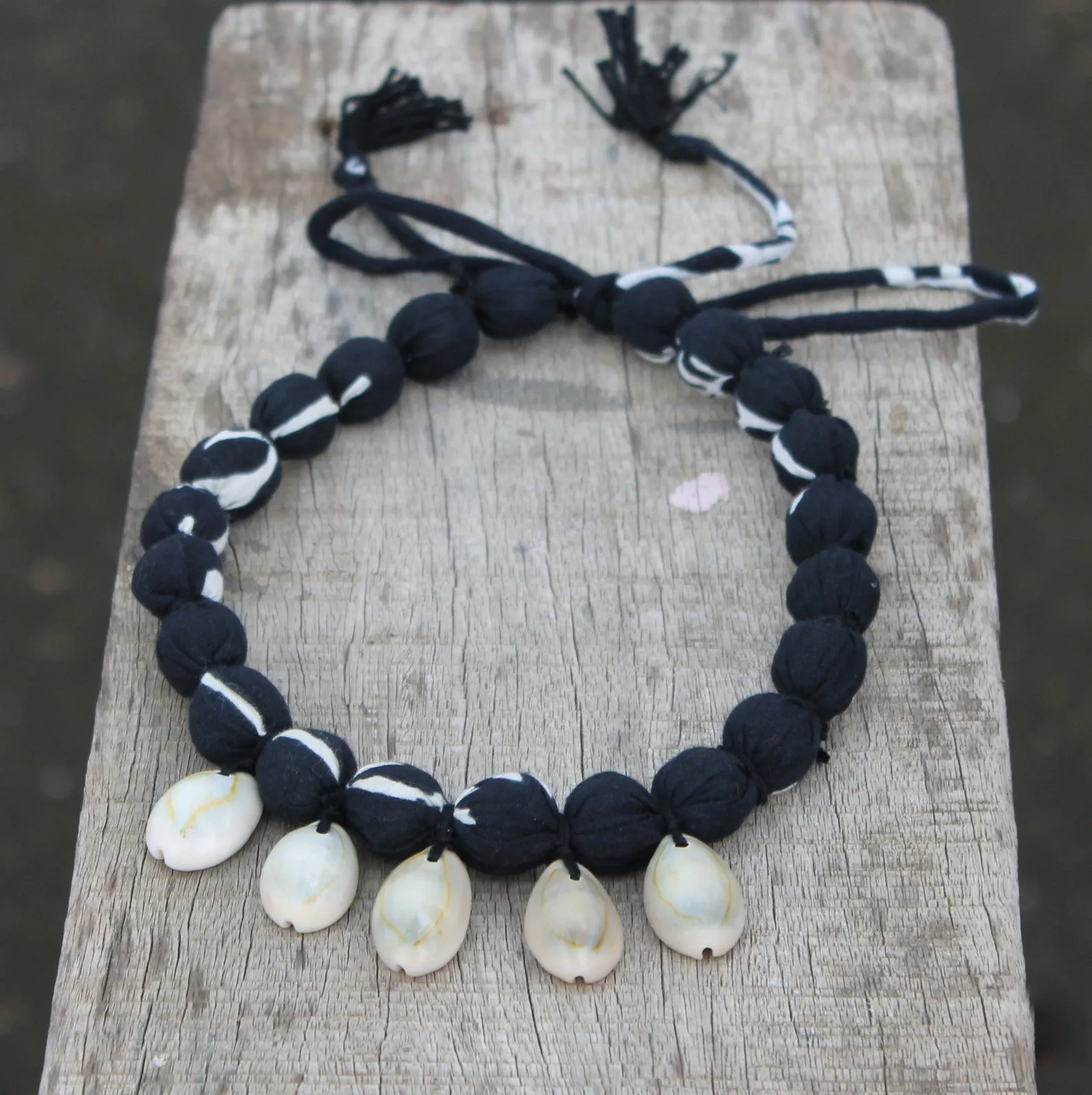 Boho soul black shell necklace