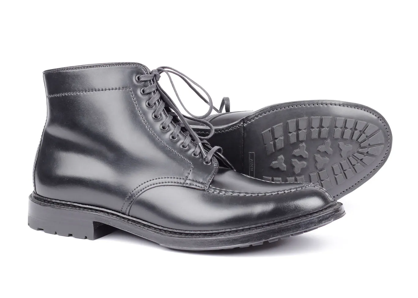 M6902C E - Split Toe Boot - Black